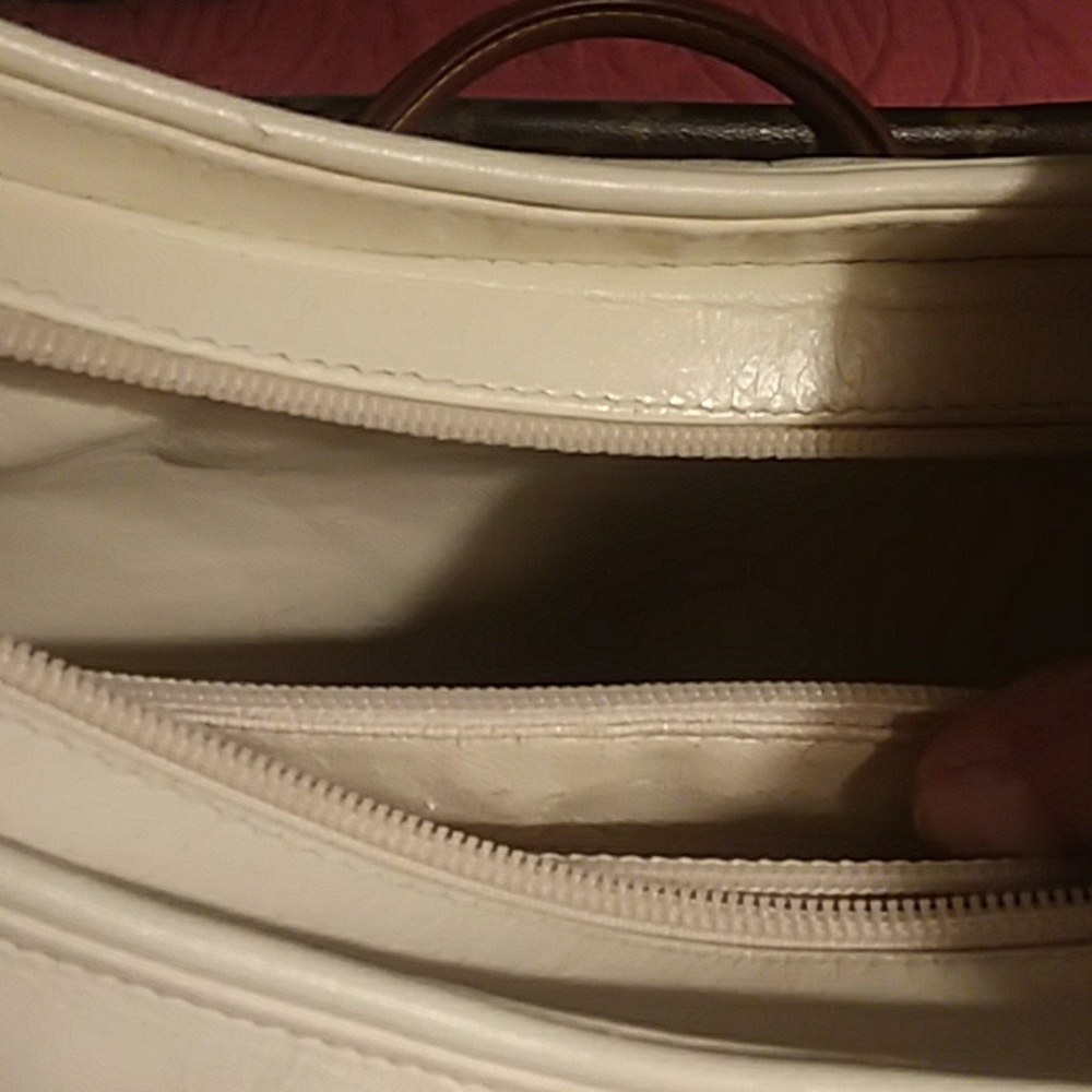 Anne Klein Women's White crossbody handbag - Picture 4 of 5